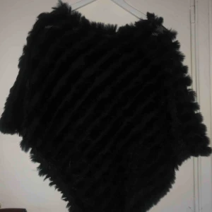  - Pälspocho från minto, nypris 700 100% kanin päls använd en sommar men använder inte äkta päls längre. pris kan diskuteras 