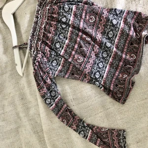  - Söt topp från BikBok. Frakt 25:- eller mötas upp i Östersund. Väldigt bra skick! 