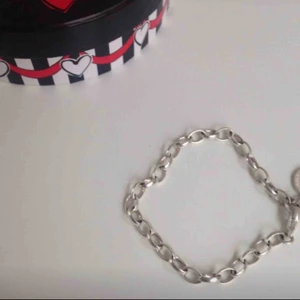  - Klassiska Thomas sabo berlock armbandet, säljer pga att ja ej fått användning av den. Originallådan ingår :)   Möts helst upp i Stockholm men kan frakta
