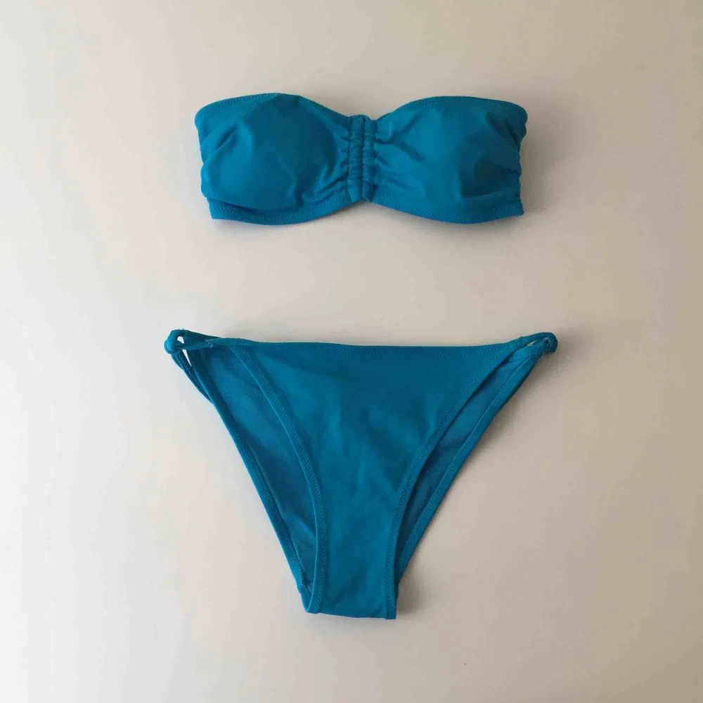 Supersöt bikini från hm i härlig blå färg! ✨. Jeans & Byxor.