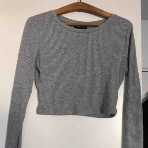  - Långärmad crop top från New Look. Köparen står för eventuell frakt🌷