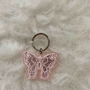  - Nyckelring, finns i Odenplan Stockholm, 10kr för porto.