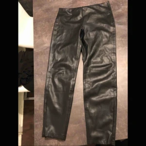  - Balla skin byxor från mango.