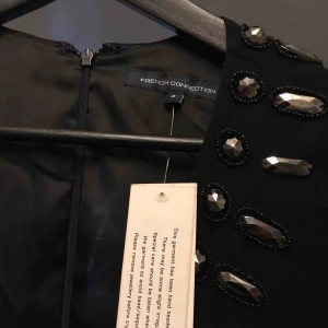  - Säljer en french klänning billigt eftersom det inte passar mig och jag har inte möjlighet för att ta på den 