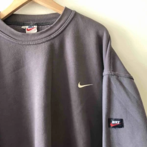  - Väl använd tröja från Nike. Kan hämtas i Uppsala eller skickas mot fraktkostnad 