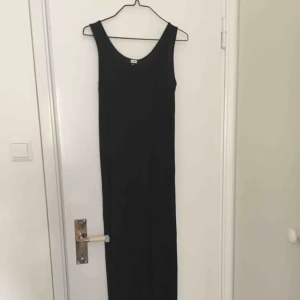 - Långklänning från Bik bok. Stl XS men passar S också. Stretchigt material