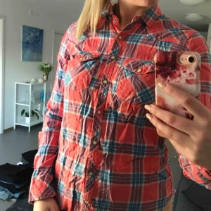  - Rutig Hollister skjorta, strl M   Möter upp i Stockholm! 