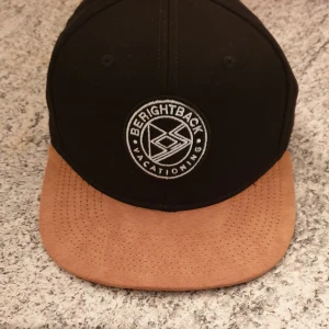  - Säljer en helt ny keps aldrig använd :) 