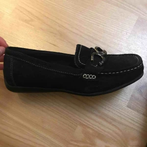  - Dessa är bokstavligt talat dammiga från att ha stått i garderoben och är därför i skriande behov av ett nytt hem 😅