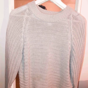  - Mysig stickad tröja från Monki