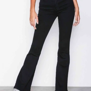  - Dr denim Macy Inköpta på Nelly Flare jeans Hög midja Aldrig använda Nypris 500