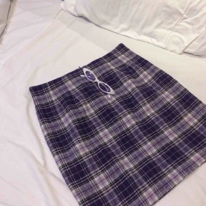  - SÅLD! Inväntar betalning Superfin Rutig kjol ❣️ exakta mått kan skickas vid intresse 🙆🏻✨