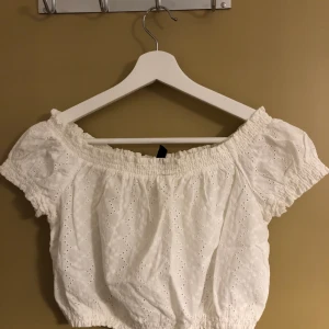Topp storlek 40 - Vit kort topp🌸