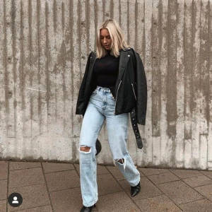 90s high waist jeans - Från Gina Tricot 🌸.                                                  Strl: 36  prislappen kvar så endast testade! 
