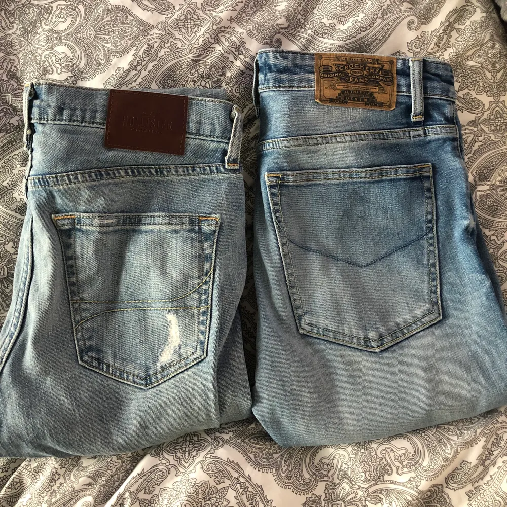 Två par jeans i storlek W31 L34 och W30 L32. Ett par från Crocker och ett par från holister! Knappast använda! Ett par för 100kr! 150 kr för båda! . Jeans & Byxor.