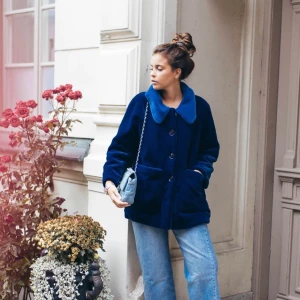 KAPPA/JACKA ELSA HOSK x BIK BOK - Jättefin och gosig jacka 💙 (Första bilden är lånad)          Den är från Elsa Hosks kollektion med Bik Bok!                                                      Har endast använt ett fåtal gånger så är i bra skick                   Frakt på 88kr tillkommer                                                Tveka inte på att skriva om det är något du undrar över                        Kolla in min sida för liknande plagg 🤍