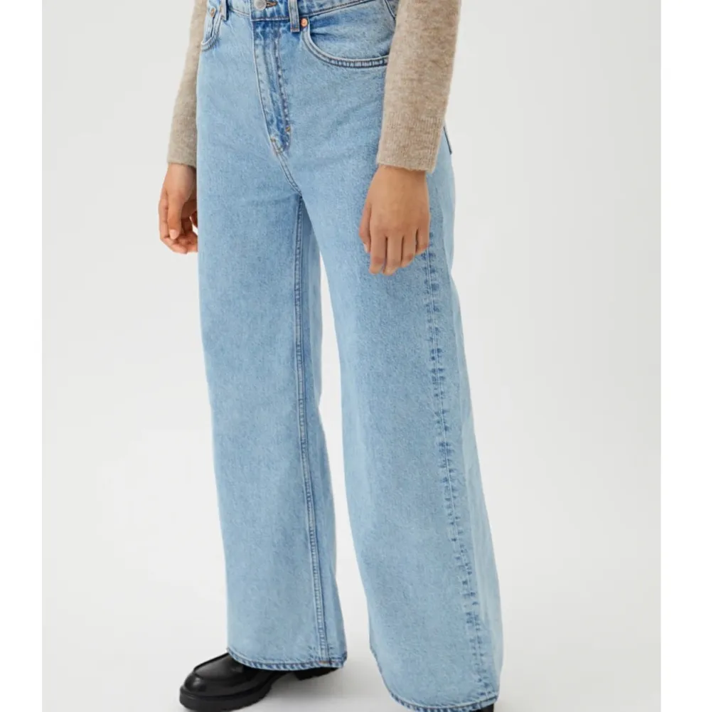 Säljer dessa ljusblå Ace-jeansen pga använder inte längre. Ganska använda men fint skick fortfarande. . Jeans & Byxor.