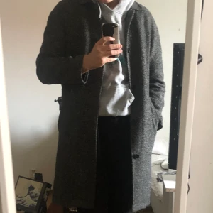 jacka från emilio - en ooootroligt vacker jacka från märker emilio, som jag tyvär aldrig använder! den är i s, men sitter väldigt bra på mig som är 182 ✨ kan självklart skickas om köparen står för frakten ✨