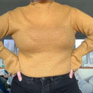 Finstickad tröja från Gina Tricot - Mysig och fin tröja från Gina Tricot 💛🧡 Frakten ingår i priset!