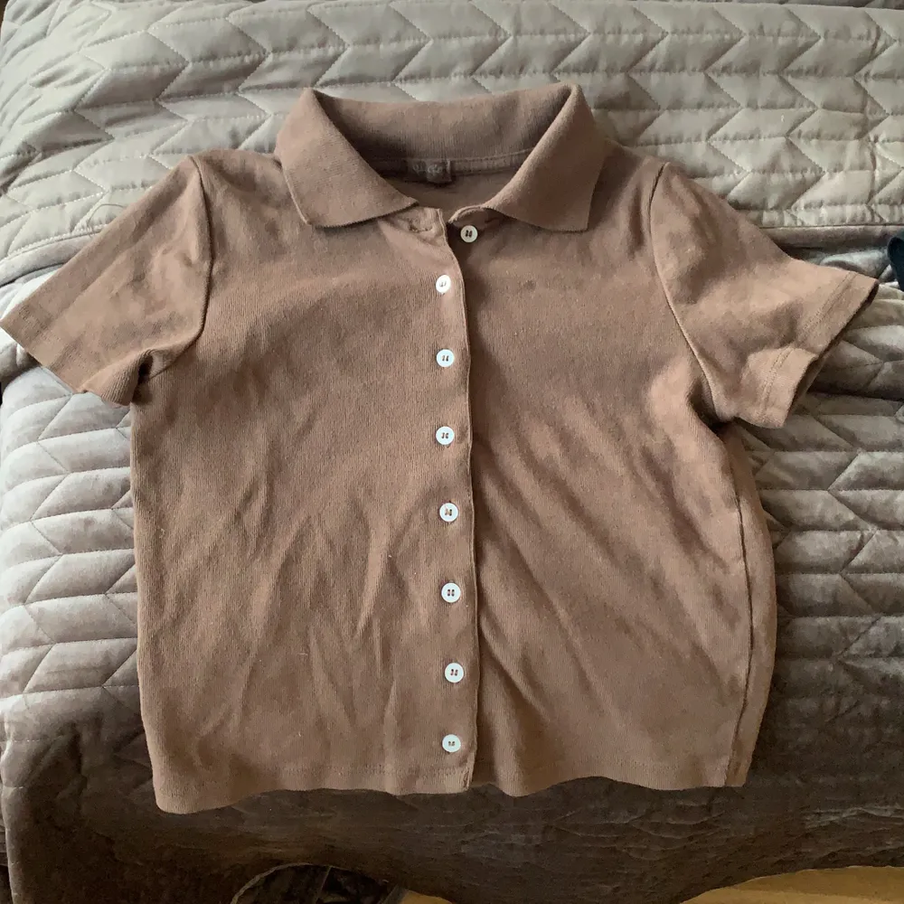 One-size Jätte snygg Brandy Melville tröja som är en croppad piké! Är köpt i New York förra sommaren. T-shirts.