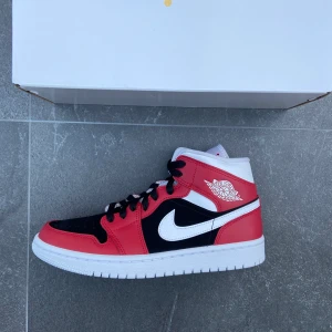 Air jordan 1 mid - Helt nya och äkta: storlek: 39, 36,5