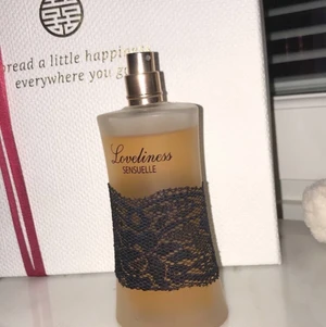 Parfym  - Säljer en oanvänd parfym från hunkemöller. Lock medföljer, inte min typ av doft så därför har jag endast luktat på den, nypris ~100kr