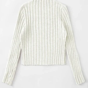 Oanvänd tröja! - Endast testad. Fin tröja men för liten för mig.