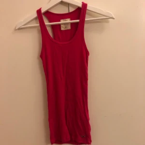 Linne - Rosa linne från Hollister. Storlek XS. Aldrig använd. Kunden står för frakten 💖💖