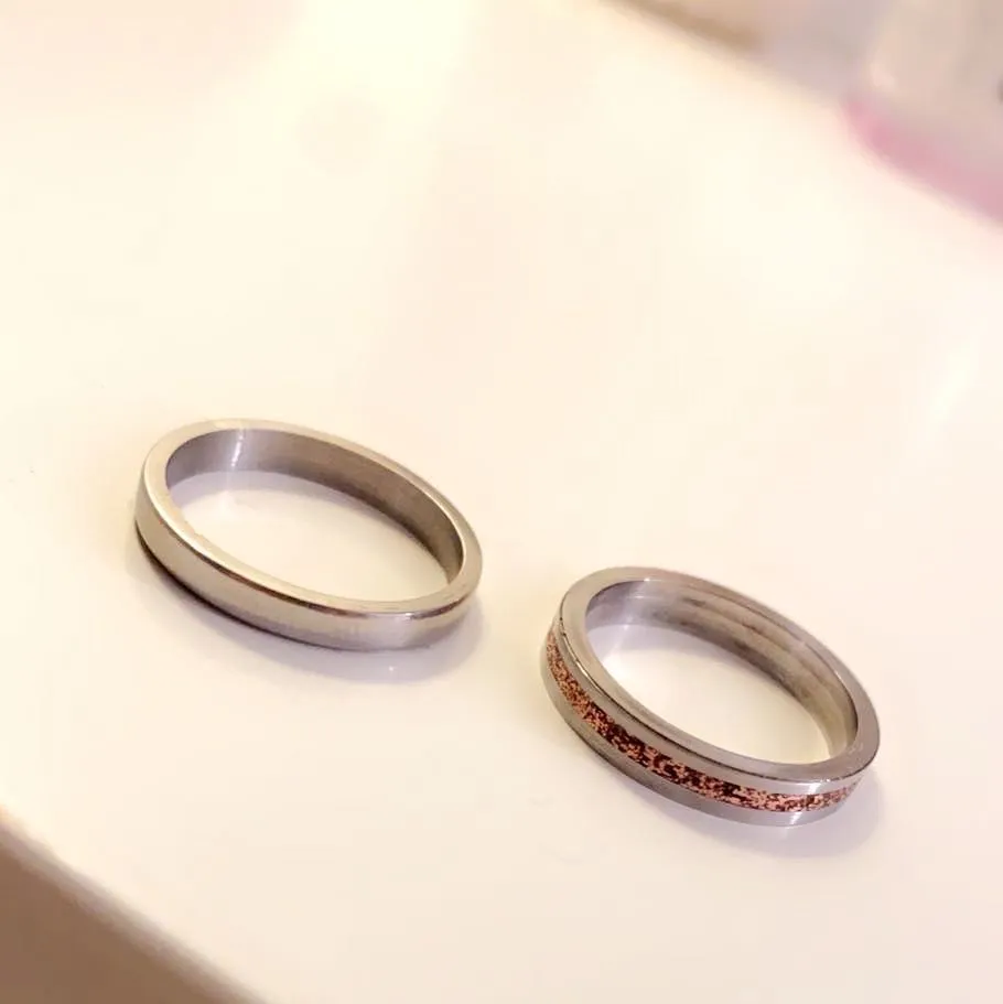 Säljer jättefina ringar i rostfritt stål! (Ringarna håller sin fina färg och rosar inte!) 50kr styck💕 kan frakta . Accessoarer.