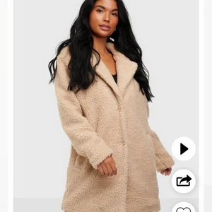 Teddy kappa - Beige Teddy kappa från only i storlek S💗