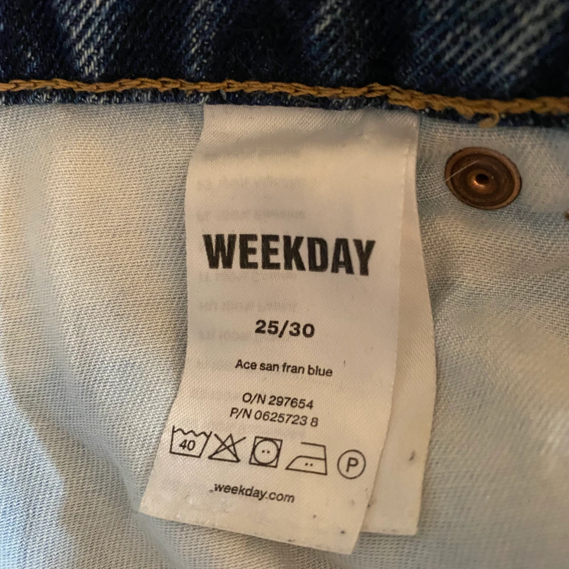 Weekday Ace 25/30 - 91