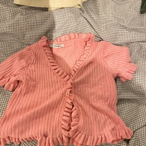 CHIQULLE TOPP - Topp från chiquelle. Storleken är onezize. 