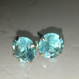 Äkta silver, blå stenar. - Örhängen äkta silver. Blå stenar