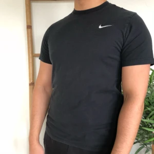  - hyfsat använd så den har en vintagetouch, säljes pga för liten 