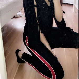  - Högmidjade sköna tights. Ganska små i storleken. Tar swish och du står för frakten☺️