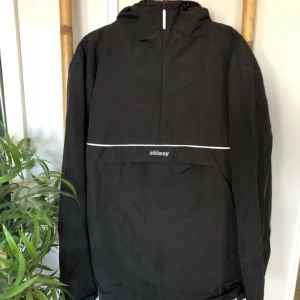  - vindjacka med reflex från Stüssy