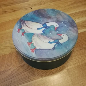  - Finns kvar!  Fina burkar 3st olika storlekar I fint skick!   Swish el kontant  Ses i T-centralen Åhléns , gamla stan... 