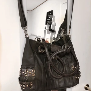  - Ny oanvänd väska. Rymlig! 