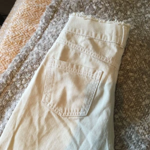  - Byxor från ASOS, originalpris 410kr. Säljes då dom är lita stora på mig. Endast testa dom. Frakt tillkommer🐥