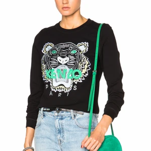 Kenzo tjocktröja - Kenzo tjocktröja i stl S. Köpt på NK i Göteborg.