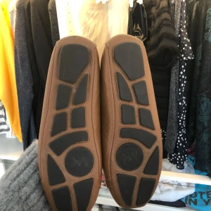  - Använda en gång. Använde en annan sula den enstaka gången, så original sulan är helt oanvänd - skon är alltså i nytt skick och fräsch! Säljer pga av att det är för små!