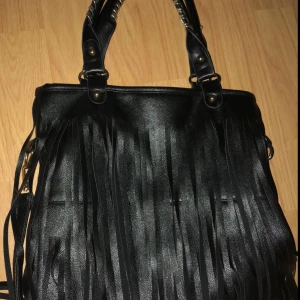  - Väska som inte kommer till användning. Köparen står för frakt