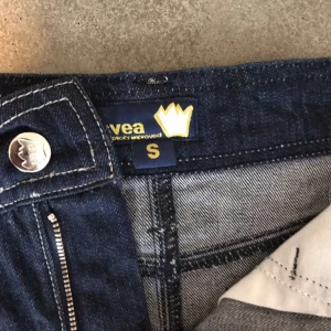  - SVEA Jeanskjol i perfekt skick