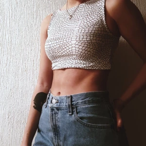  - Uppvikt på första bilden, andra bilden är den normallång