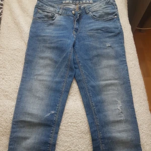  - jeans från Bikbok  Finns i Gävle och Uppsala men kan även skickas. Köparen står för frakten. 
