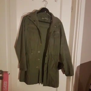  - Så gammal det är nästan vintage. Fast väldigt bra skick. Tappade beltet så jag använder en annan som inkommer