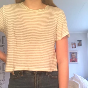  - Fin t-shirt från monki. I storlek xxs men den passar XS också. 45kr frakt