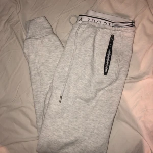  - Skit snygga Mjukis byxor