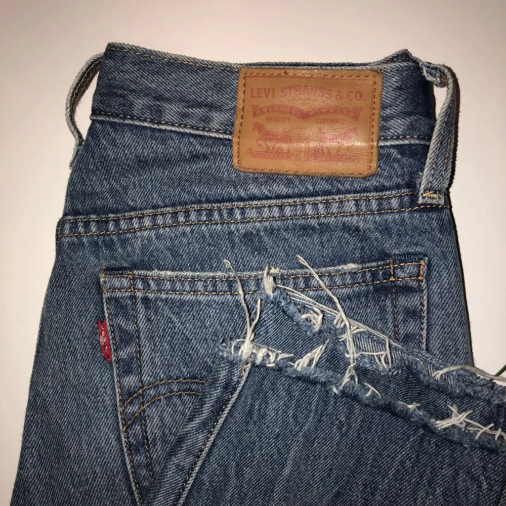 Ett par väldigt snygga jeans från Levis, aldrig max 2 gånger pga för små tyvärr.. Jeans & Byxor.