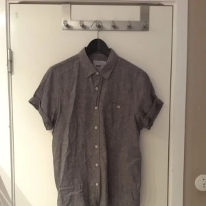  - Skön skjorta i linen och bomull!! Köpt på ASOS! Bra skick! Köparen står för frakten✨